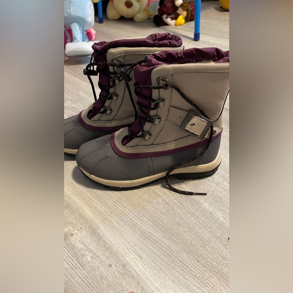 Bear paw 🐾 snow rain boots waterproof women size 6 wore once no box - Picture 1 of 8